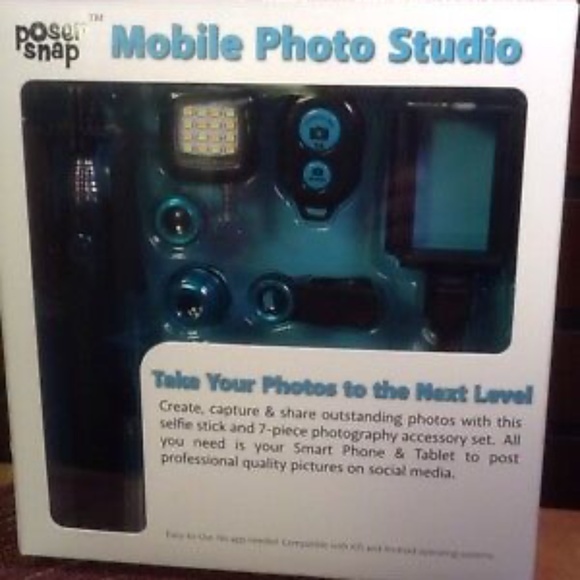 Poser Snap : 7-Piece Mobile Photo and Video Studio Kit with Selfie Stick - Picture 1 of 1
